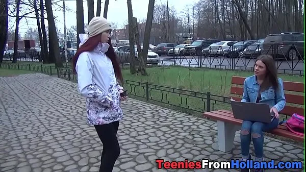 Lesbian teen gets tongued